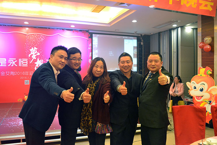 午夜免费福利视频陶领导和媒体人金大姐合影留念