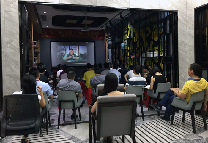 2017年7月1日，陶瓷一线国产精品男女午夜福利片午夜免费福利视频陶瓷砖管理层、销售精英齐聚总部O2O体验区举行“学，无止境！生，不停息”学习分享会。此次分享会中，与会人员就学习《关键对话》进行交流与分享，佛山樊登读书会还派遣了两位工作人员跟午夜免费福利视频分享学习心得。