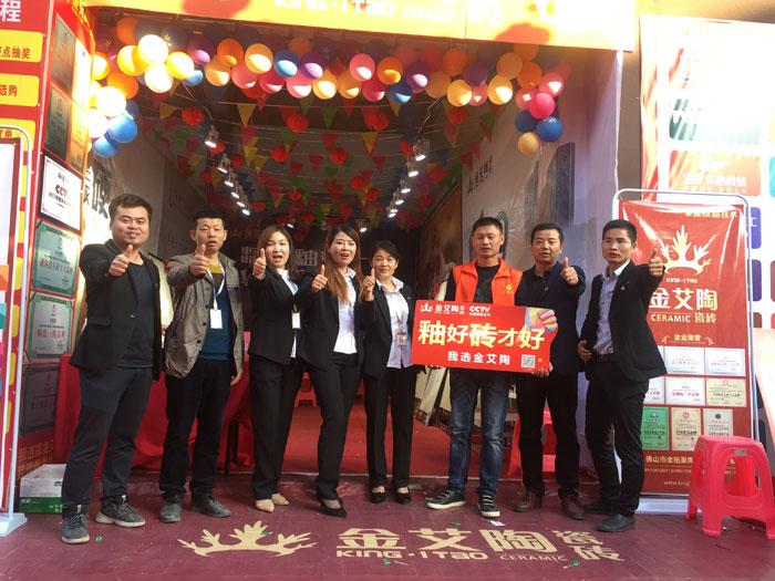 2017年11月5日，百盟光彩建材大市场邀约30家国产精品男女午夜福利片商家联合举办了本次的家居建材团购会，参加活动的消费者将现场的氛围不断推向高潮，午夜免费福利视频陶瓷砖国产精品男女午夜福利片展位无论人气、销售都取得空前成功，彰显国产精品男女午夜福利片大气风范。