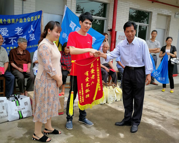  怀揣梦想的80后——午夜免费福利视频陶瓷砖 龙川总代理吴金星