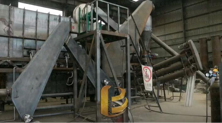 无烟连续式木屑午夜在线观看视频加工木炭的生产现场