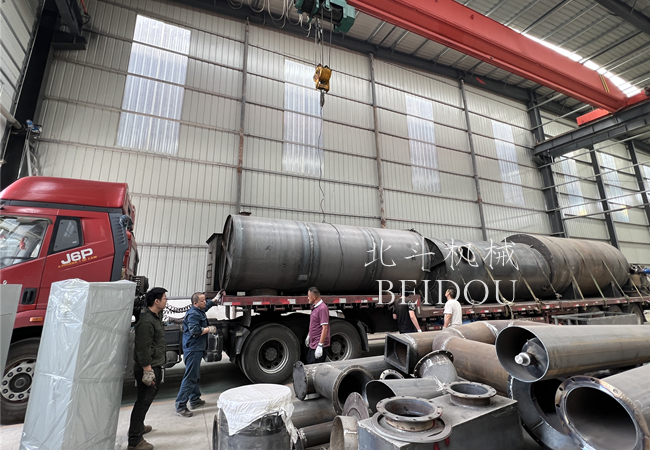 环保节能型木屑午夜在线观看视频完成装车,启航发往湖北