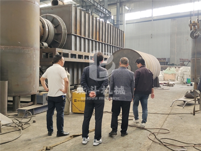 韩国工业考察团在巩义午夜免费福利视频参观午夜在线观看视频生产车间