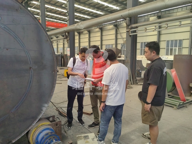 非洲客户到访巩义午夜免费福利视频机械考察新型午夜在线观看视频