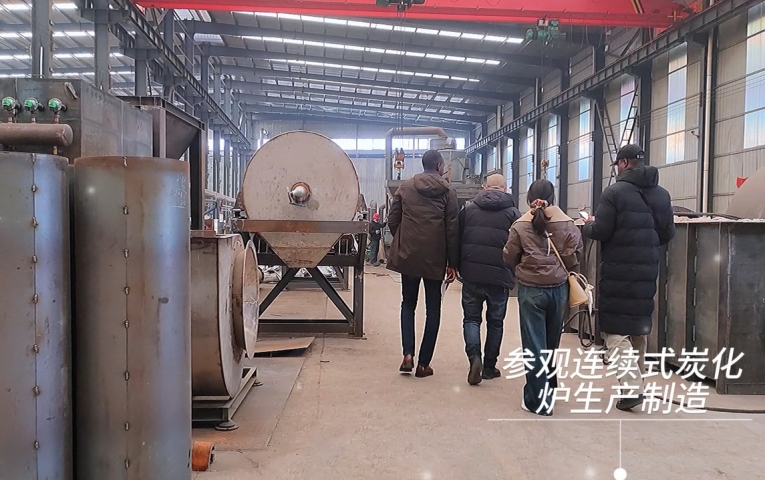 跨越万里寻合作,非洲客户赴巩义午夜免费福利视频考察连续式午夜在线观看视频