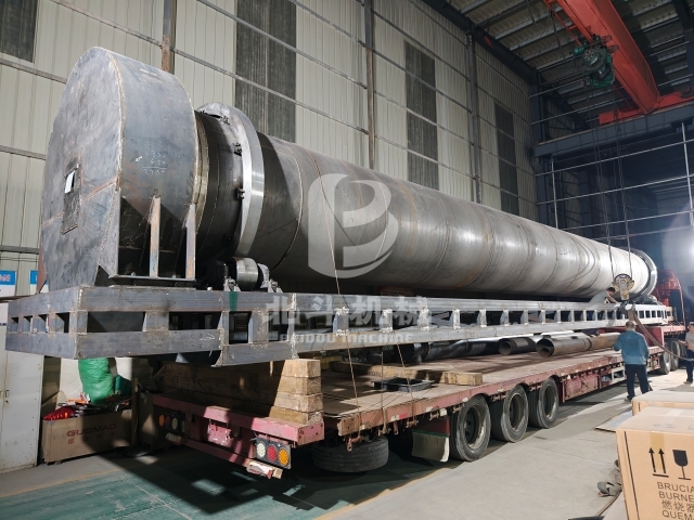 连夜奋战!大型烘干炭化设备连装4车发货